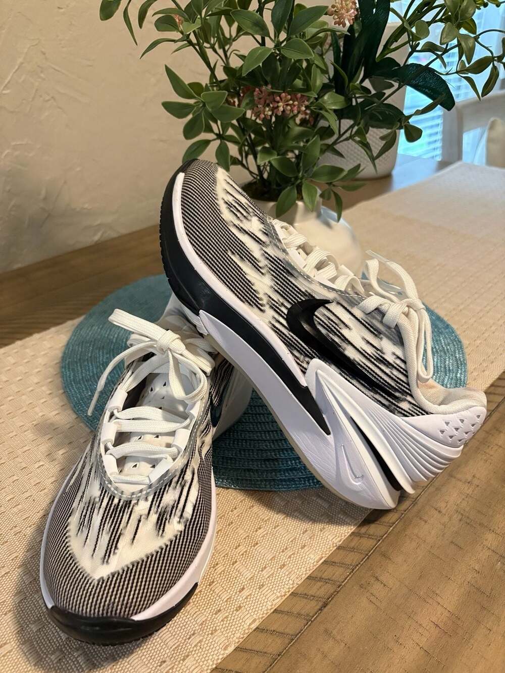 Nike Air Zoom G.T. Cut 2 TB White Black Panda Womens Size 6 FJ8915-100